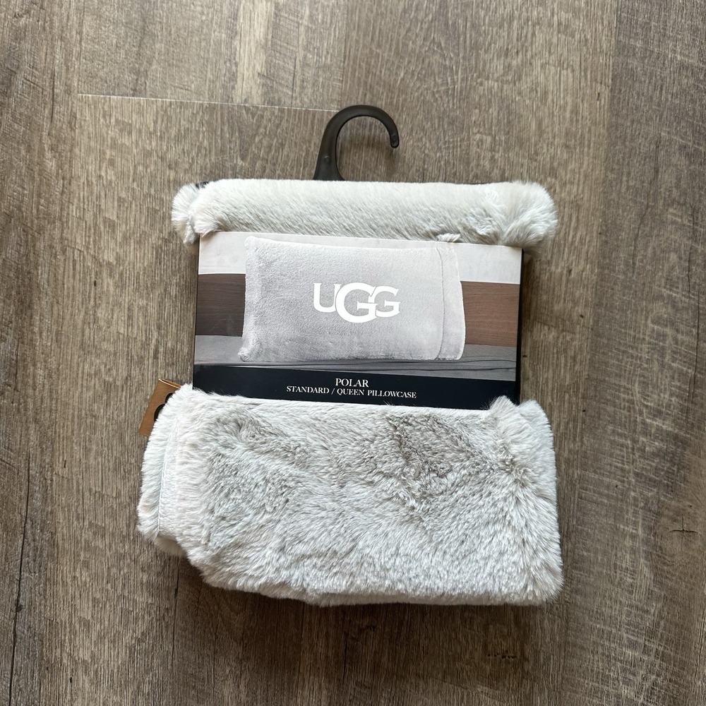 UGG‎ Polar Faux Fur Pillowcase Standard Queen 20x30 Gray Charcoal New